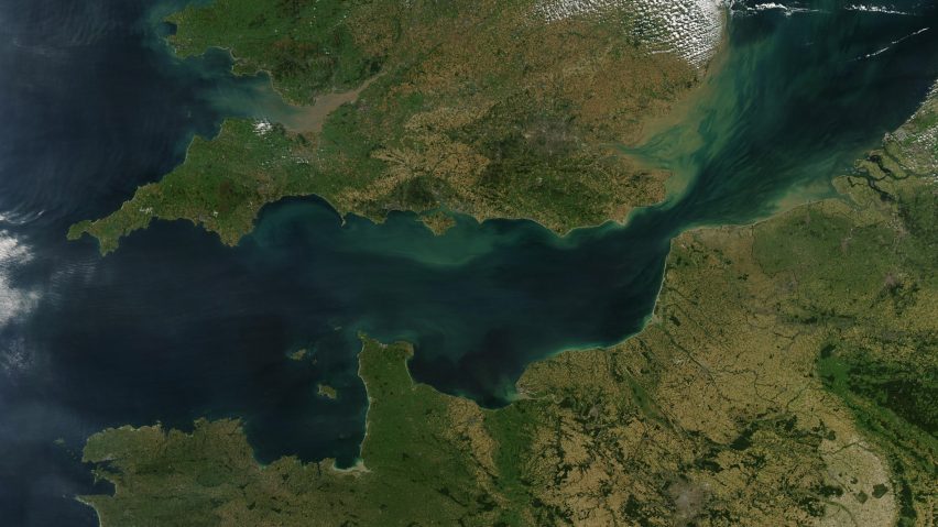 Foreign secretary proposes 22-mile “Boris bridge” to link England and France