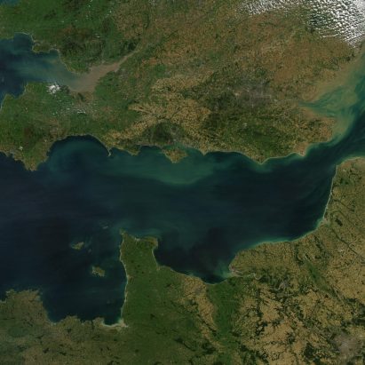 Foreign secretary proposes 22-mile “Boris bridge” to link England and France