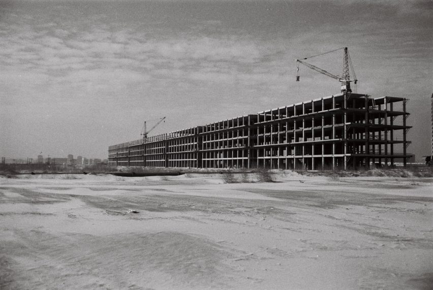 Building B9, Block 21 by Mihajlo Čanak, Leonid Lenarčić, Milosav Mitić, and Ivan Petrović
