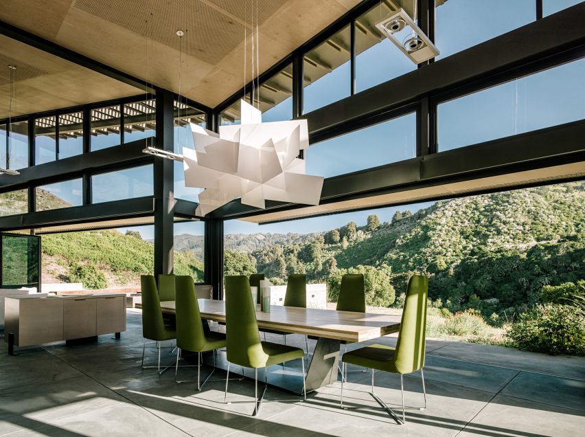 Butterfly House by Feldman Architecture