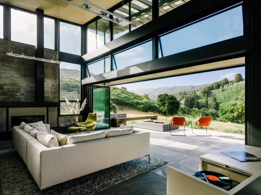 Butterfly House by Feldman Architecture