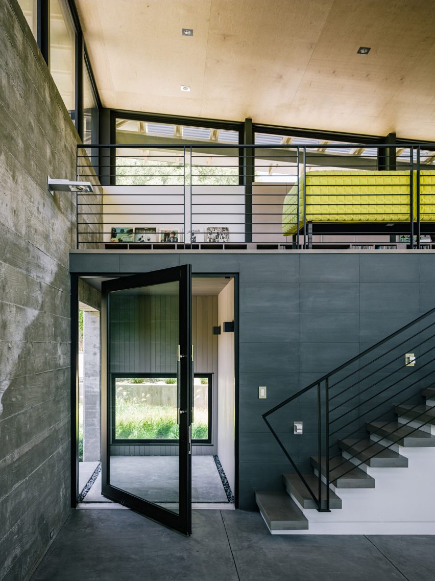 Butterfly House by Feldman Architecture