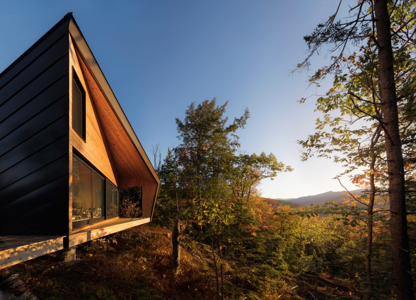 Cabin on a Rock by I-Kanda Architects