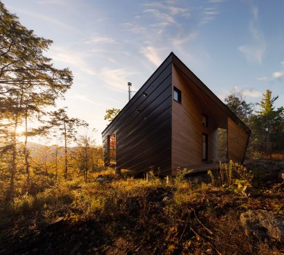 Cabin on a Rock by I-Kanda Architects