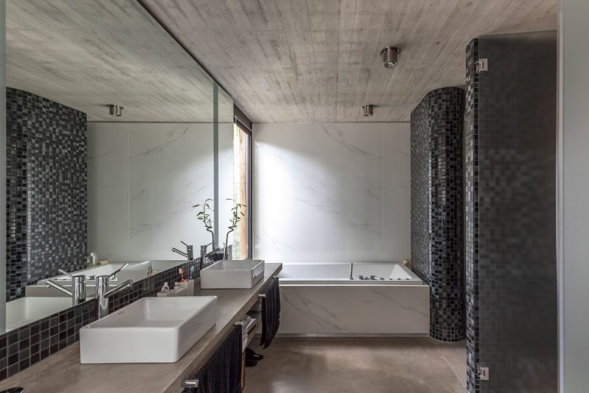Casa Aranzazu by Besonías Almeida arquitectos