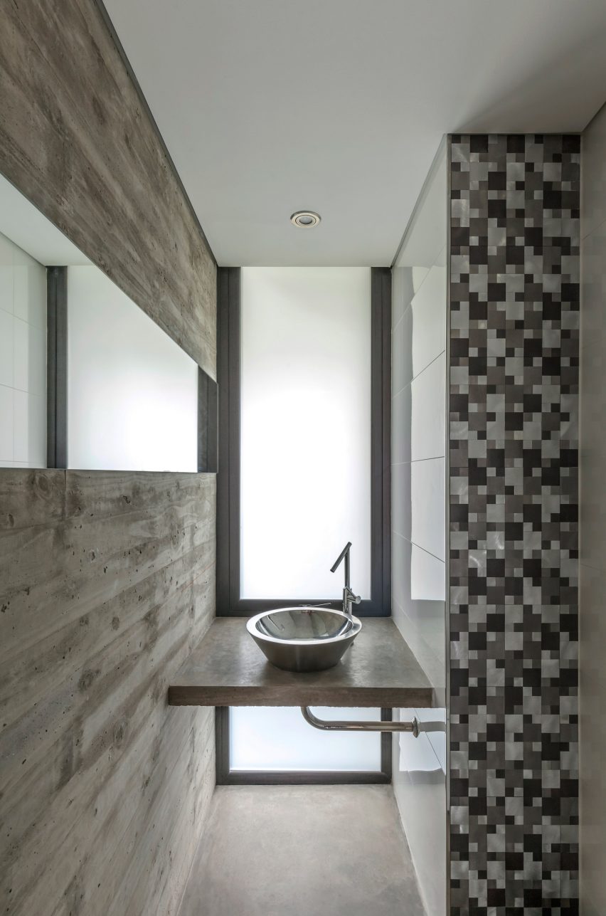 Casa Aranzazu by Besonías Almeida arquitectos