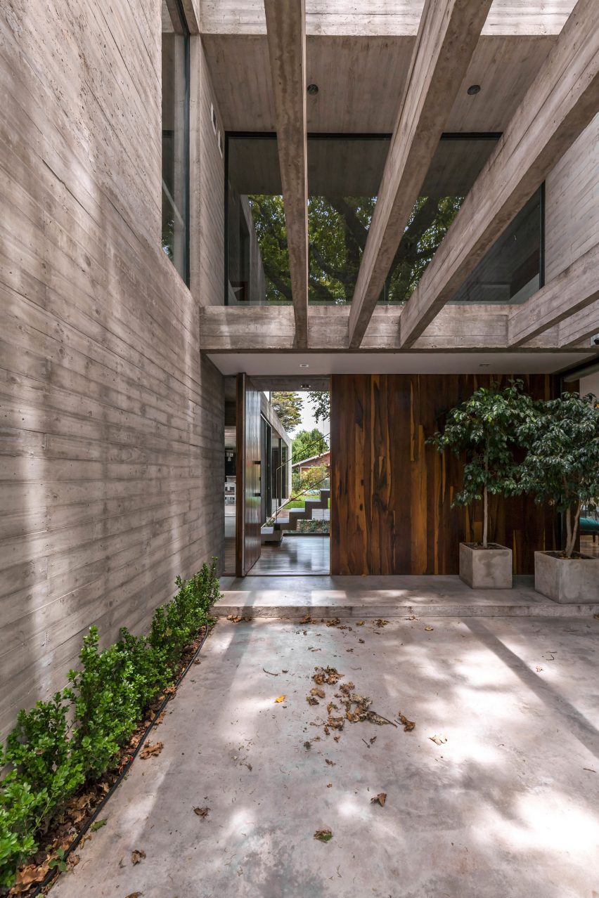 Casa Aranzazu by Besonías Almeida arquitectos