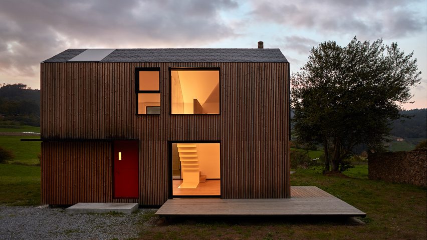 This week’s Dezeen Mail features a prefab Spanish house and an avocado-cutting tool