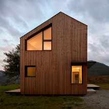 This week’s Dezeen Mail features a prefab Spanish house and an avocado-cutting tool