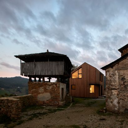Casa Montaña by Baragaño Architects