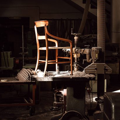 Kensaku Oshiro bases CC01 seat on iconic Chiavari chair