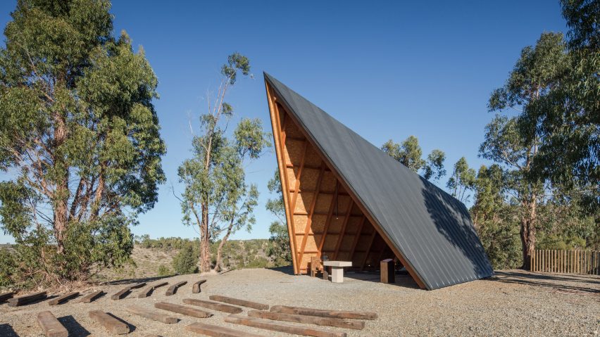 Open-air chapel designed by Plano Humano Arquitectos to resemble Scout’s tent
