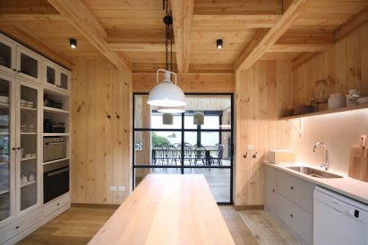 House in Lake Calafquen by Apio