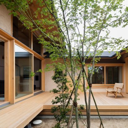 courtyards takashi okuno hiiragis house japan japanese house