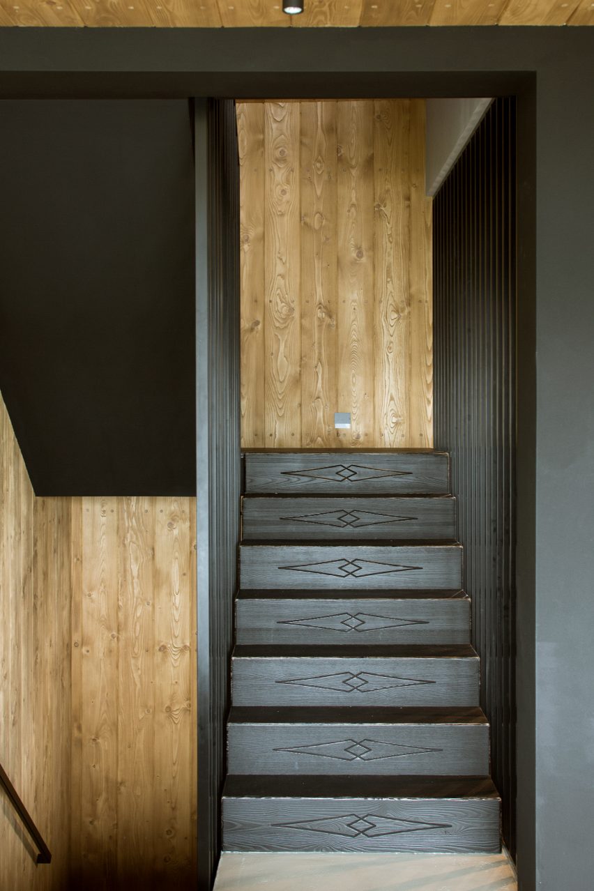 Mountain cottage by HOLA Design Studio