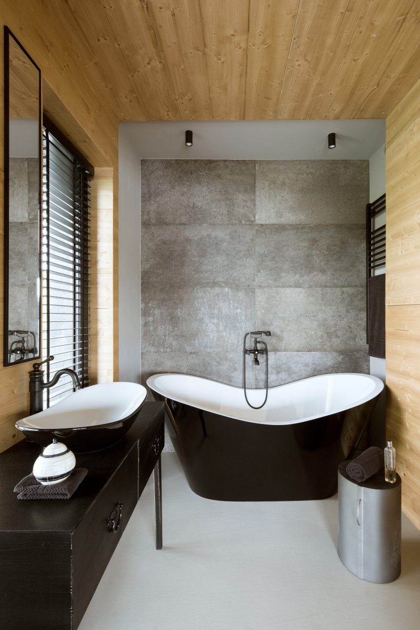 Mountain cottage by HOLA Design Studio