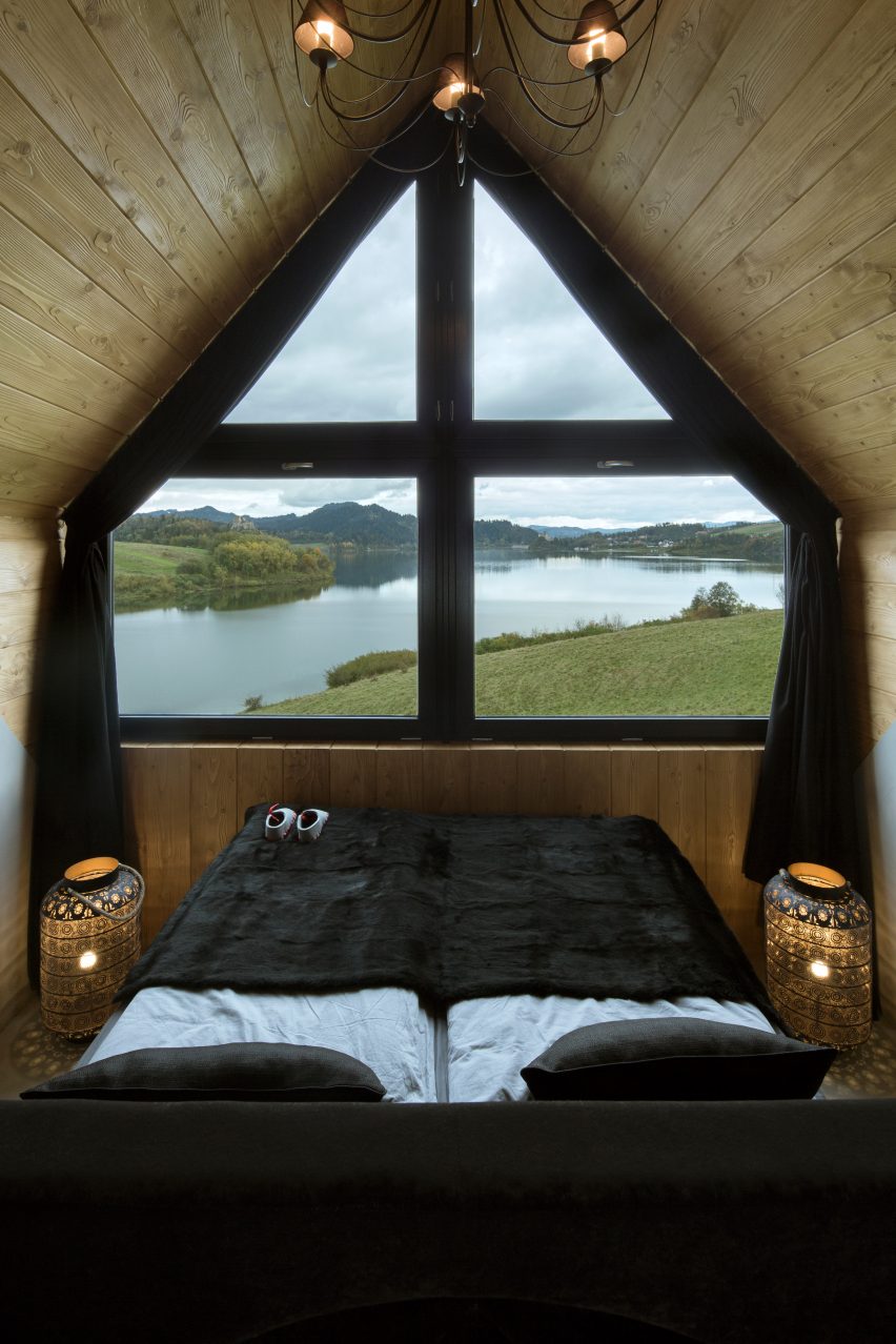 Mountain cottage by HOLA Design Studio