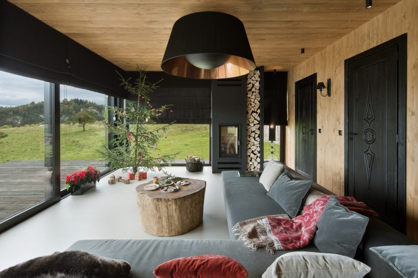 Mountain cottage by HOLA Design Studio