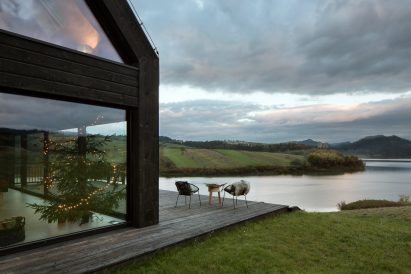 Mountain cottage by HOLA Design Studio