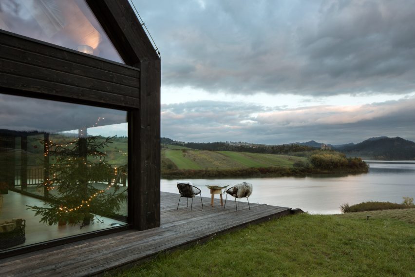 Mountain cottage by HOLA Design Studio