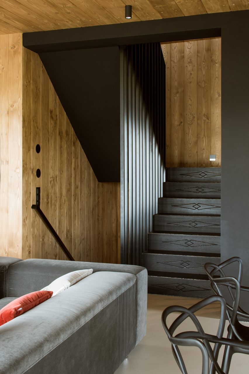 Mountain cottage by HOLA Design Studio