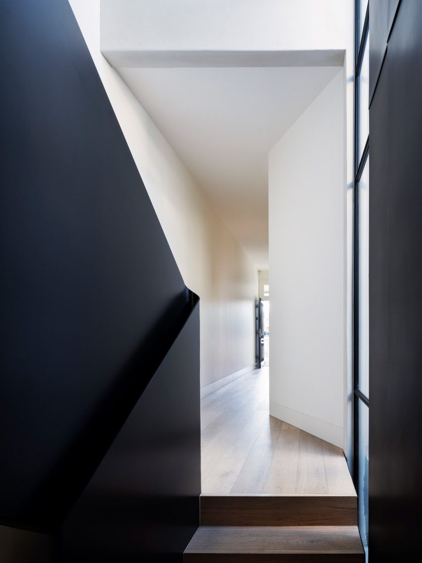 Port Melbourne House by Pandolfini Architects