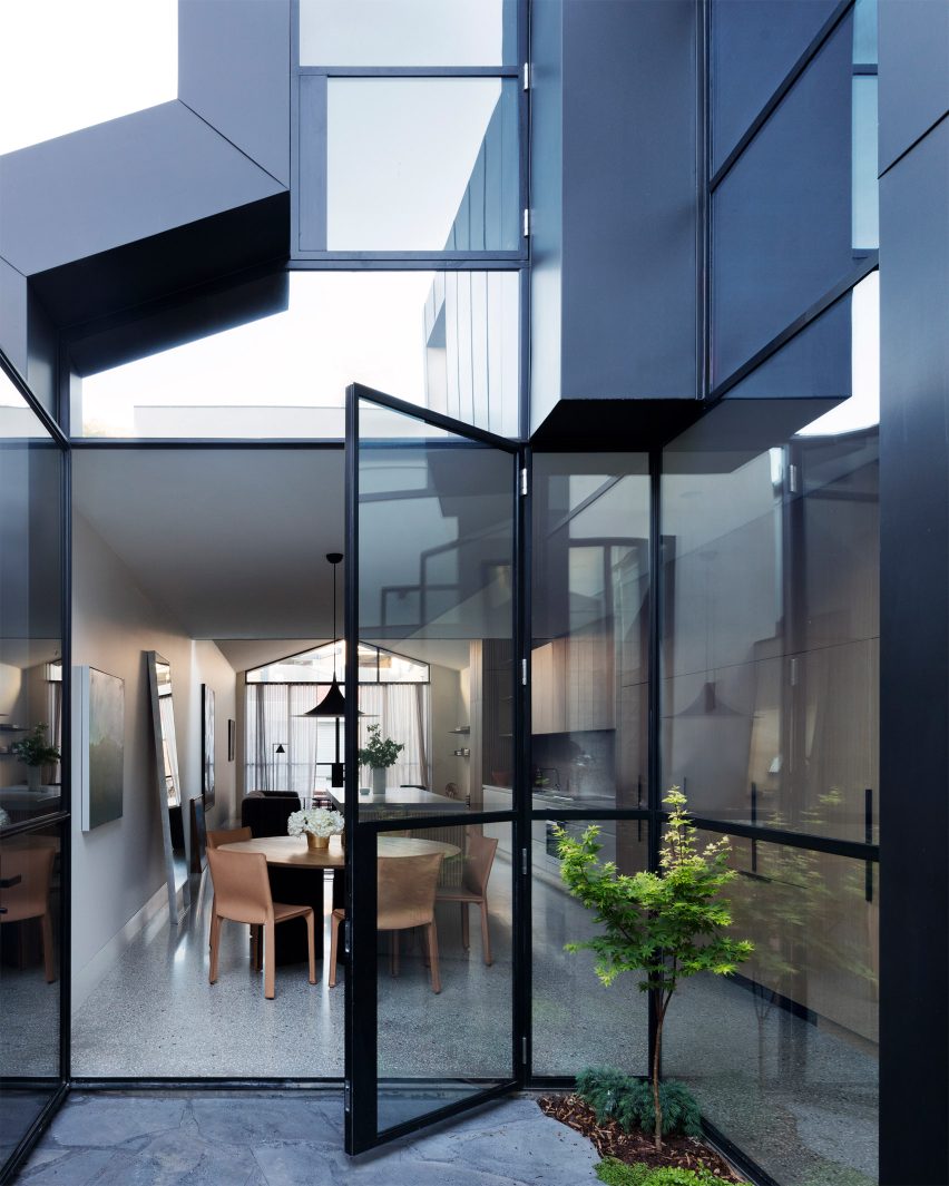 Port Melbourne House by Pandolfini Architects