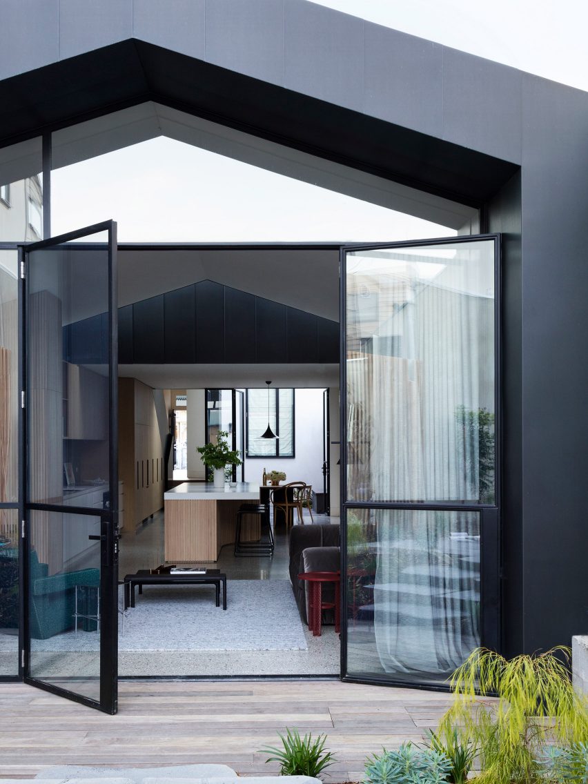 Port Melbourne House by Pandolfini Architects