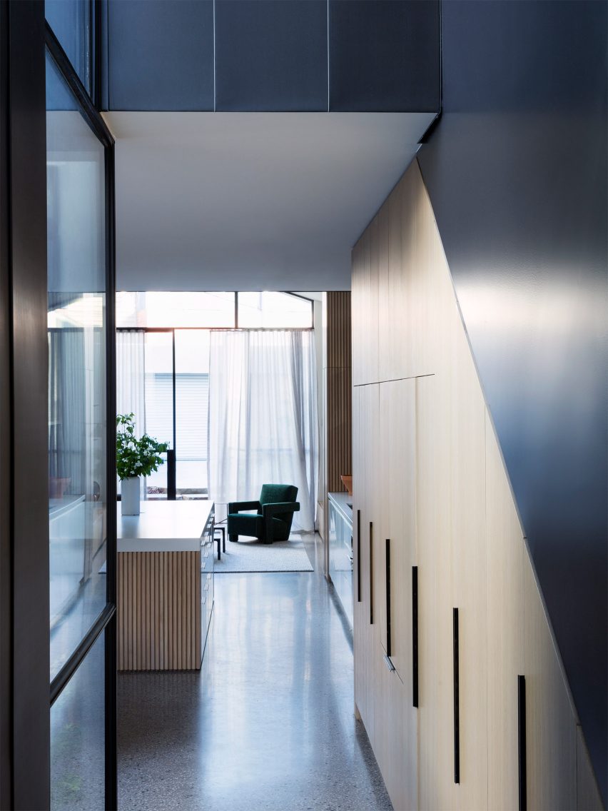 Port Melbourne House by Pandolfini Architects