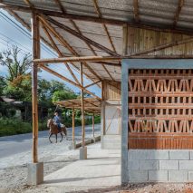 Bamboo social housing in rural Mexico can be built by residents in a week