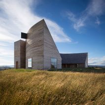 Latest Dezeen Mail features a curved hilltop house in Chile and Boris Johnson’s bridge