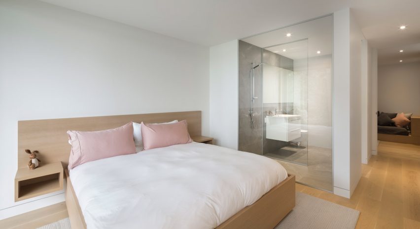The Slender House by MU Architecture