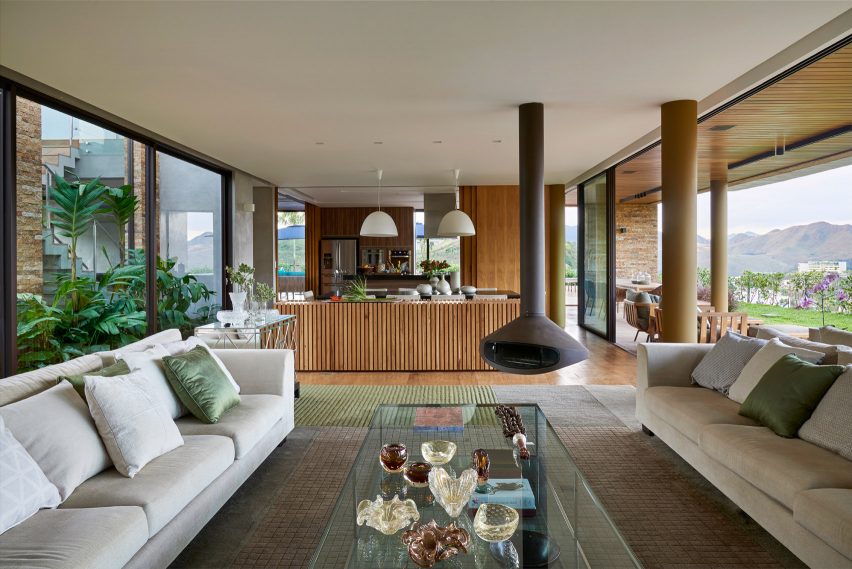Valley House by David Guerra