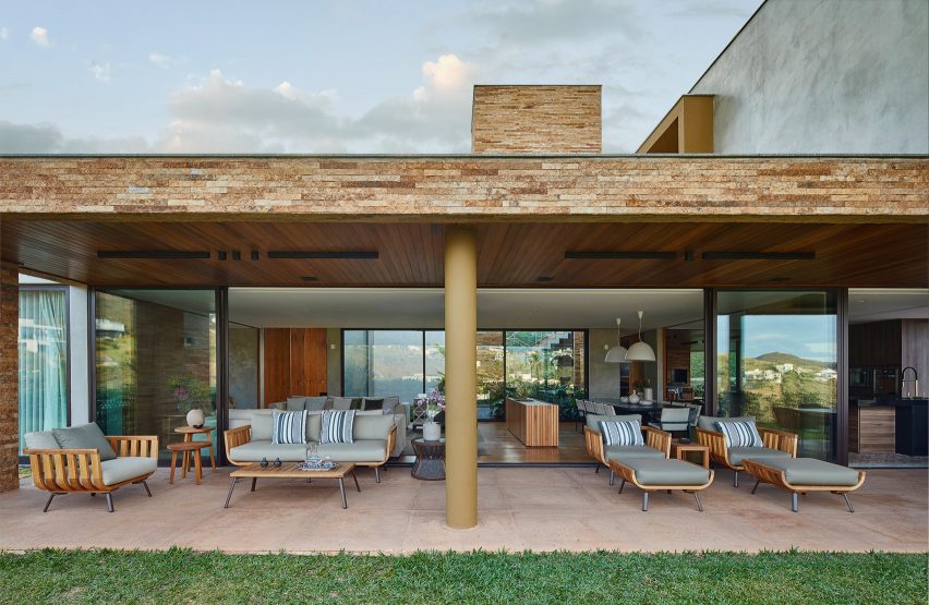 Valley House by David Guerra