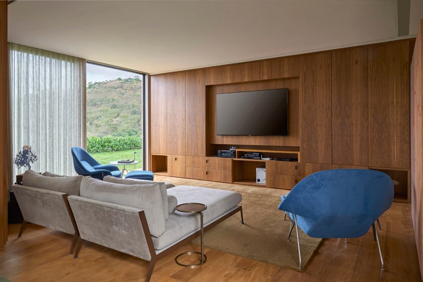 Valley House by David Guerra