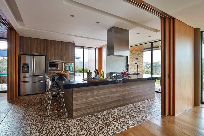 Valley House by David Guerra