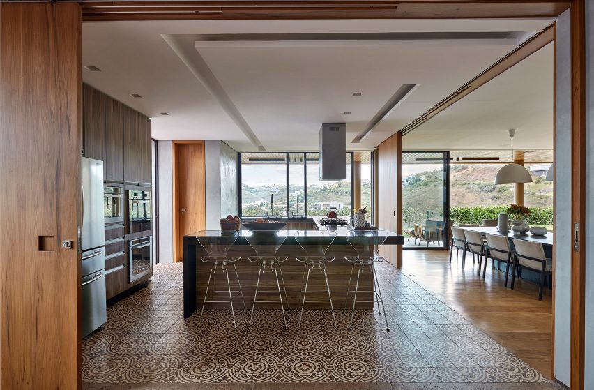 Valley House by David Guerra
