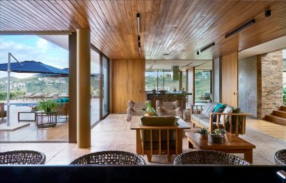 Valley House by David Guerra