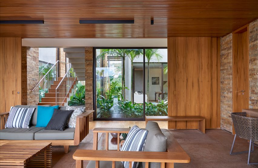 Valley House by David Guerra