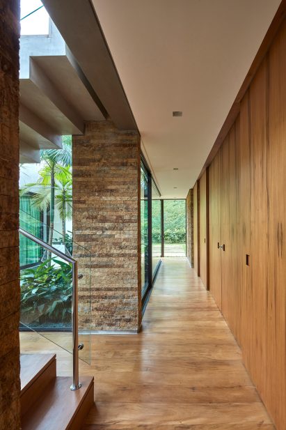 Valley House by David Guerra
