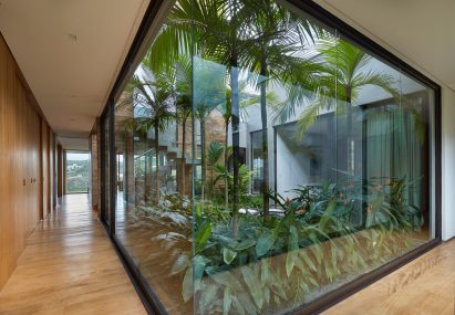 Valley House by David Guerra