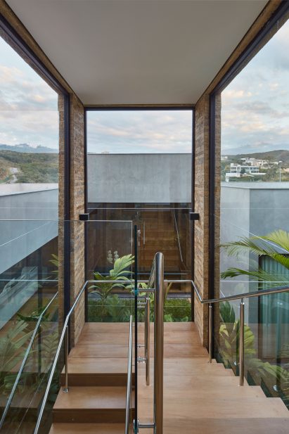 Valley House by David Guerra