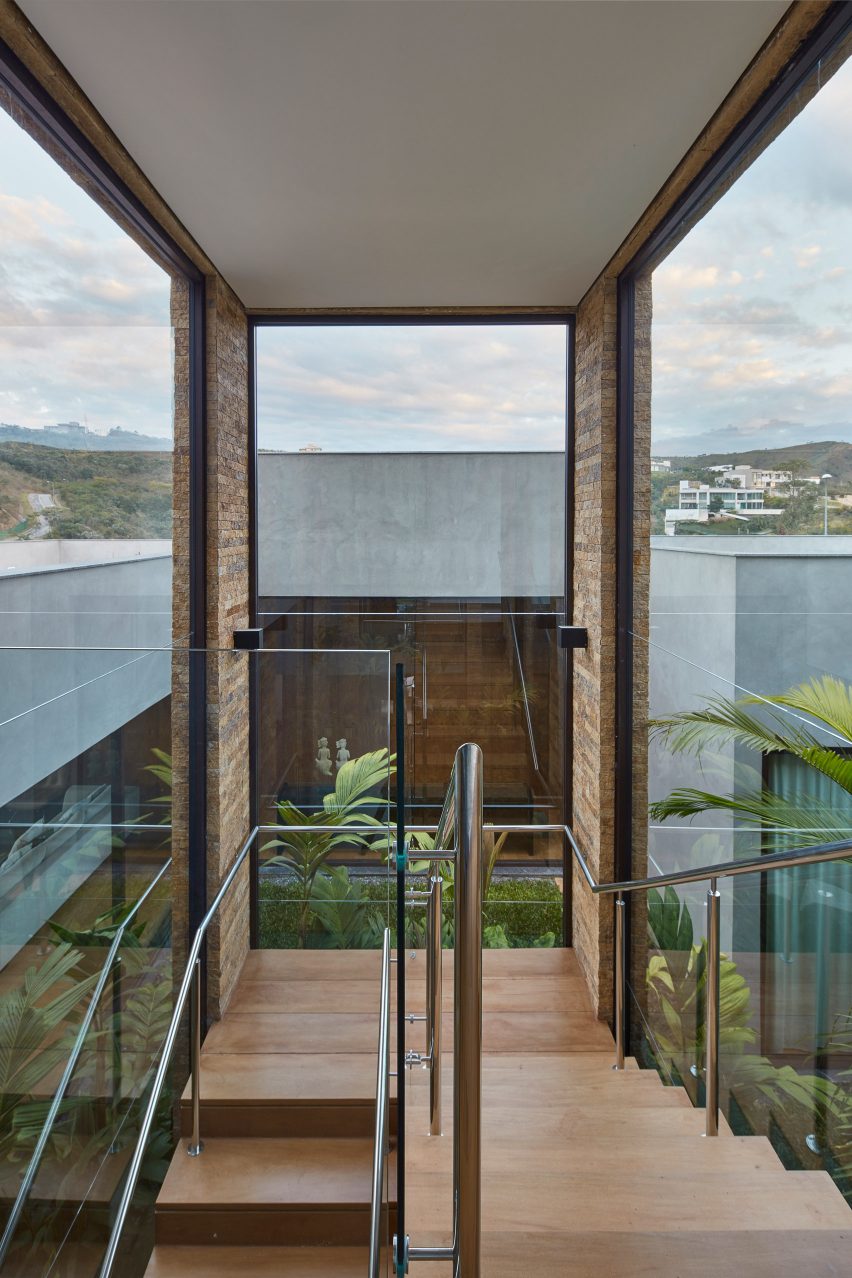 Valley House by David Guerra