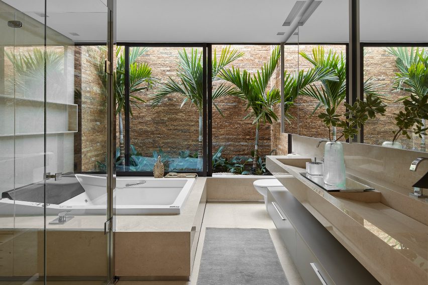 Valley House by David Guerra