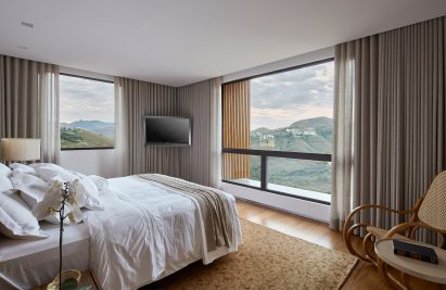 Valley House by David Guerra