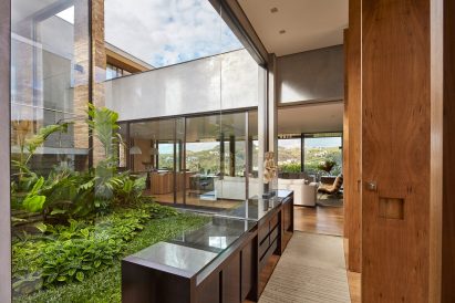 Valley House by David Guerra