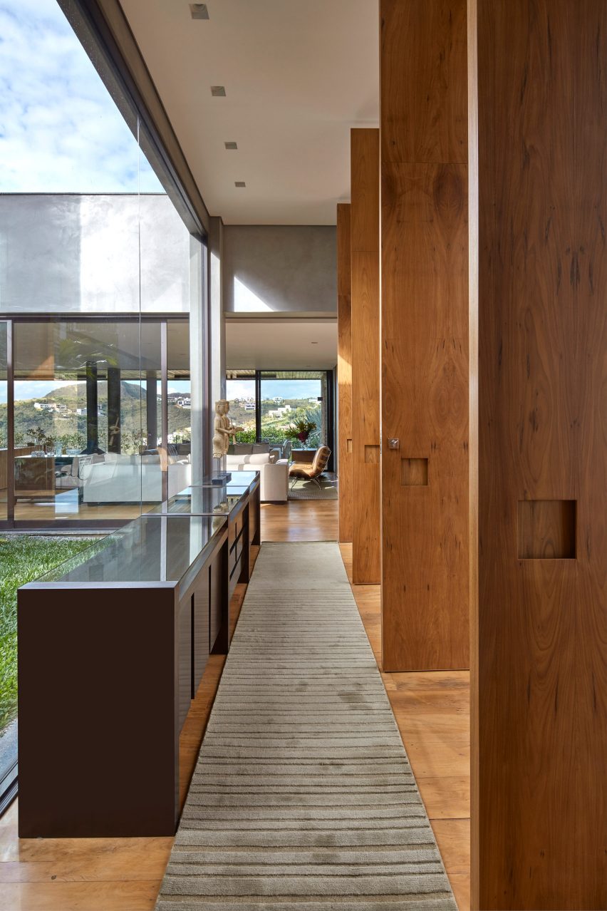 Valley House by David Guerra
