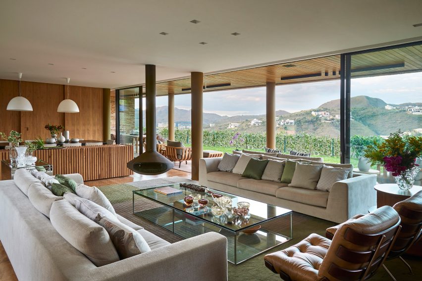 Valley House by David Guerra