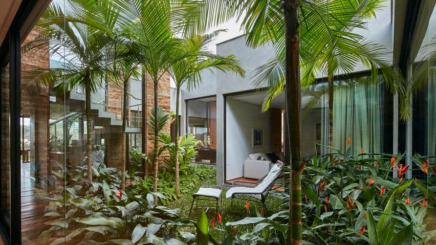 Valley House by David Guerra