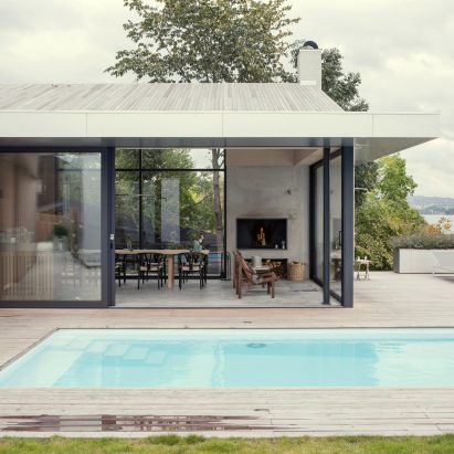 Skapa updates prefabricated Norwegian seafront house with glazed walls
